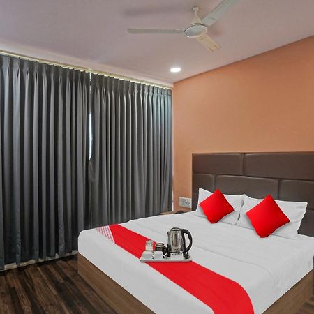 Hotel O Infinity Surat Esterno foto
