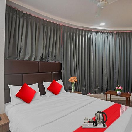 Hotel O Infinity Surat Esterno foto