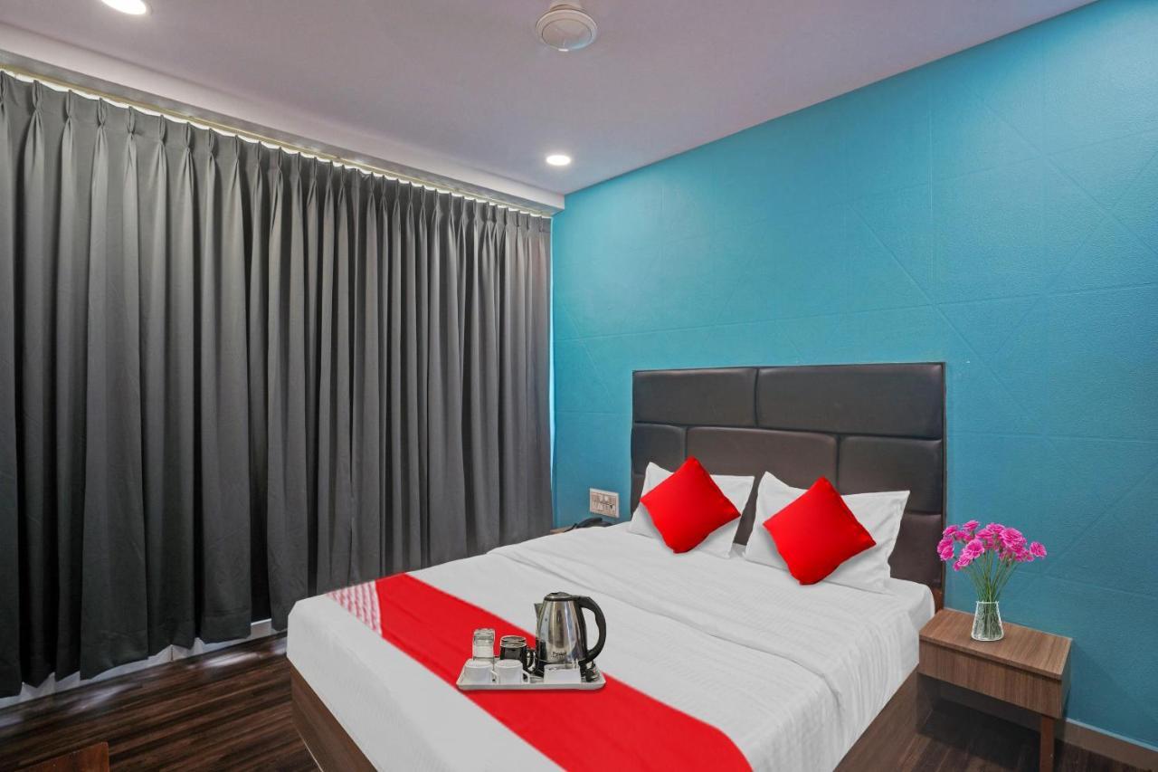 Hotel O Infinity Surat Esterno foto