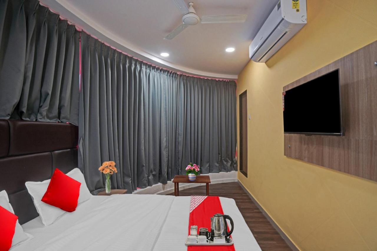 Hotel O Infinity Surat Esterno foto