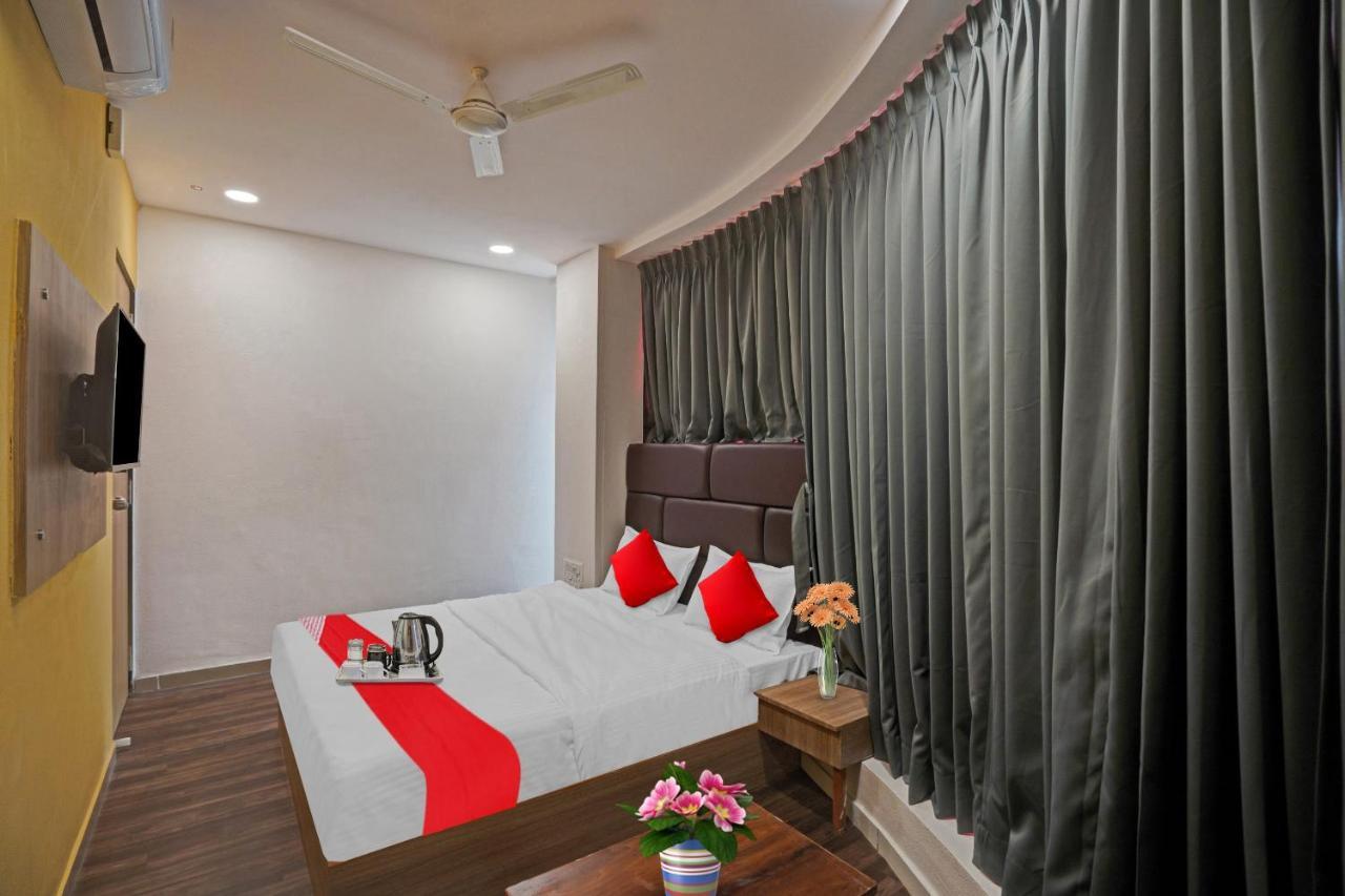 Hotel O Infinity Surat Esterno foto