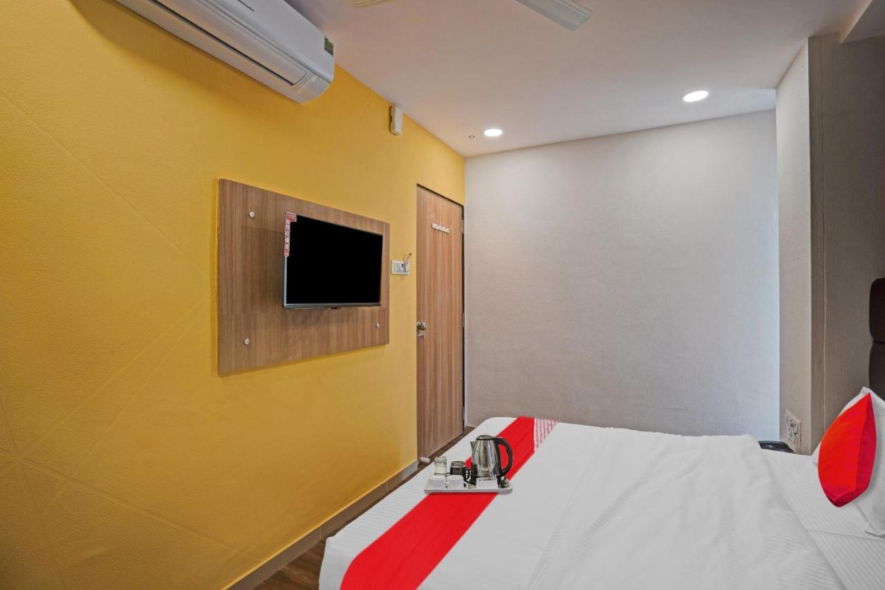 Hotel O Infinity Surat Esterno foto