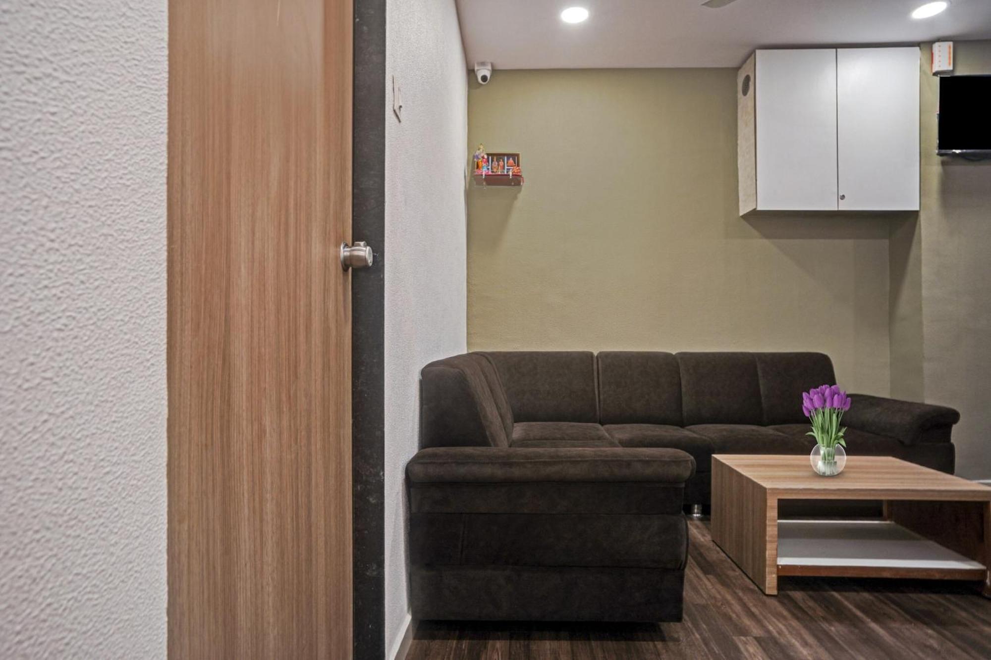 Hotel O Infinity Surat Esterno foto