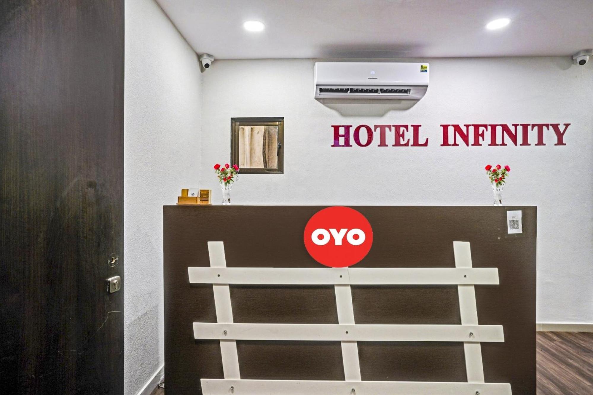 Hotel O Infinity Surat Esterno foto