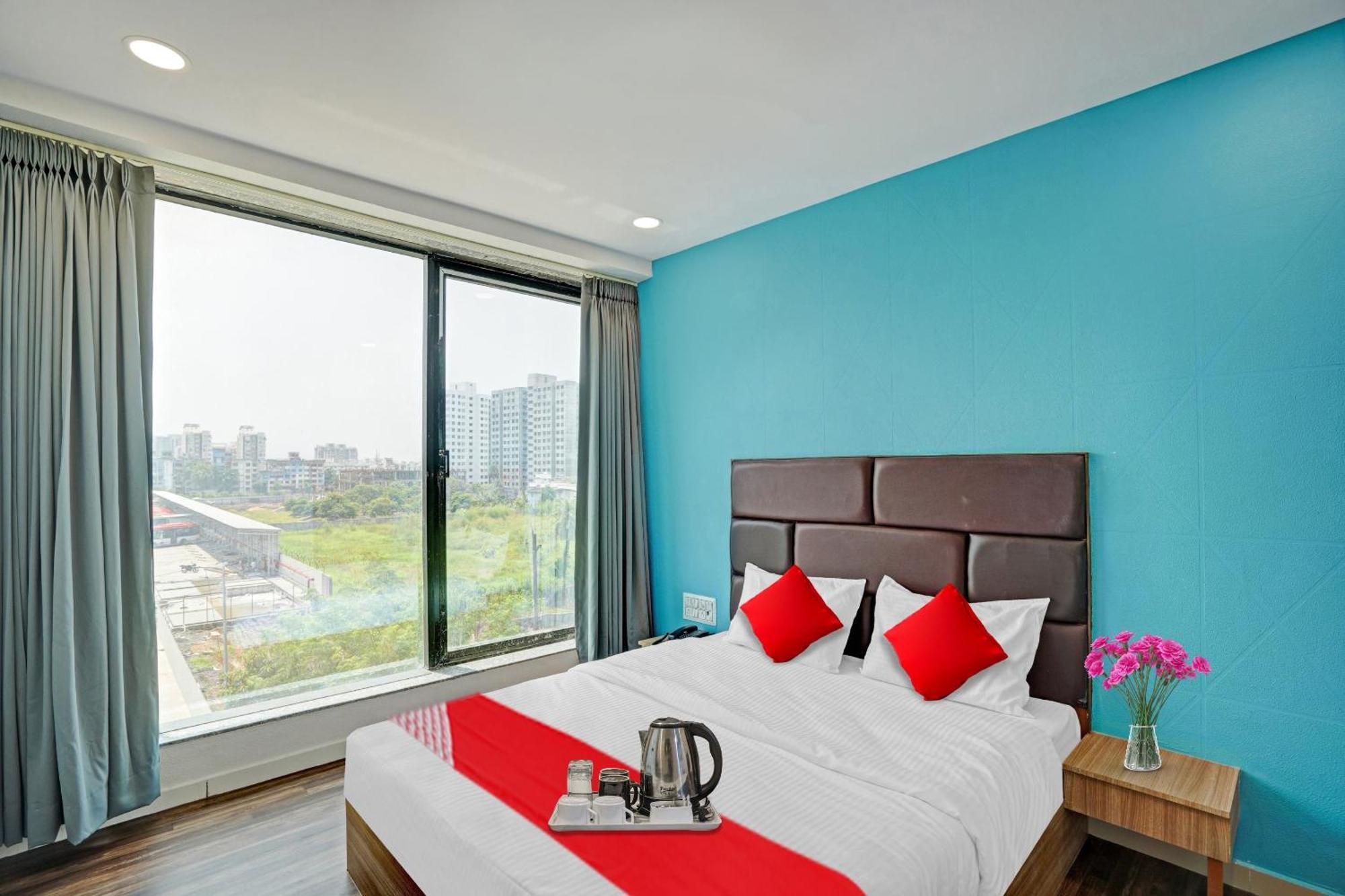 Hotel O Infinity Surat Esterno foto