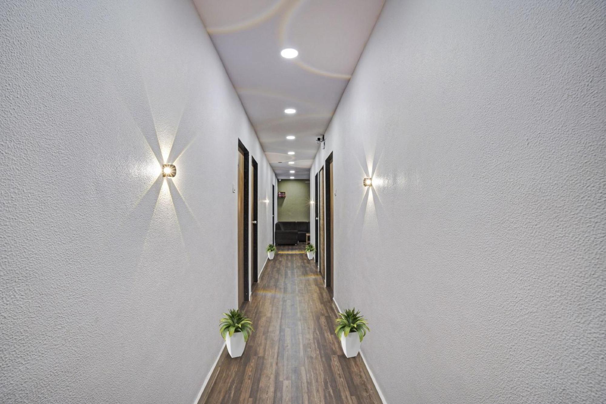 Hotel O Infinity Surat Esterno foto