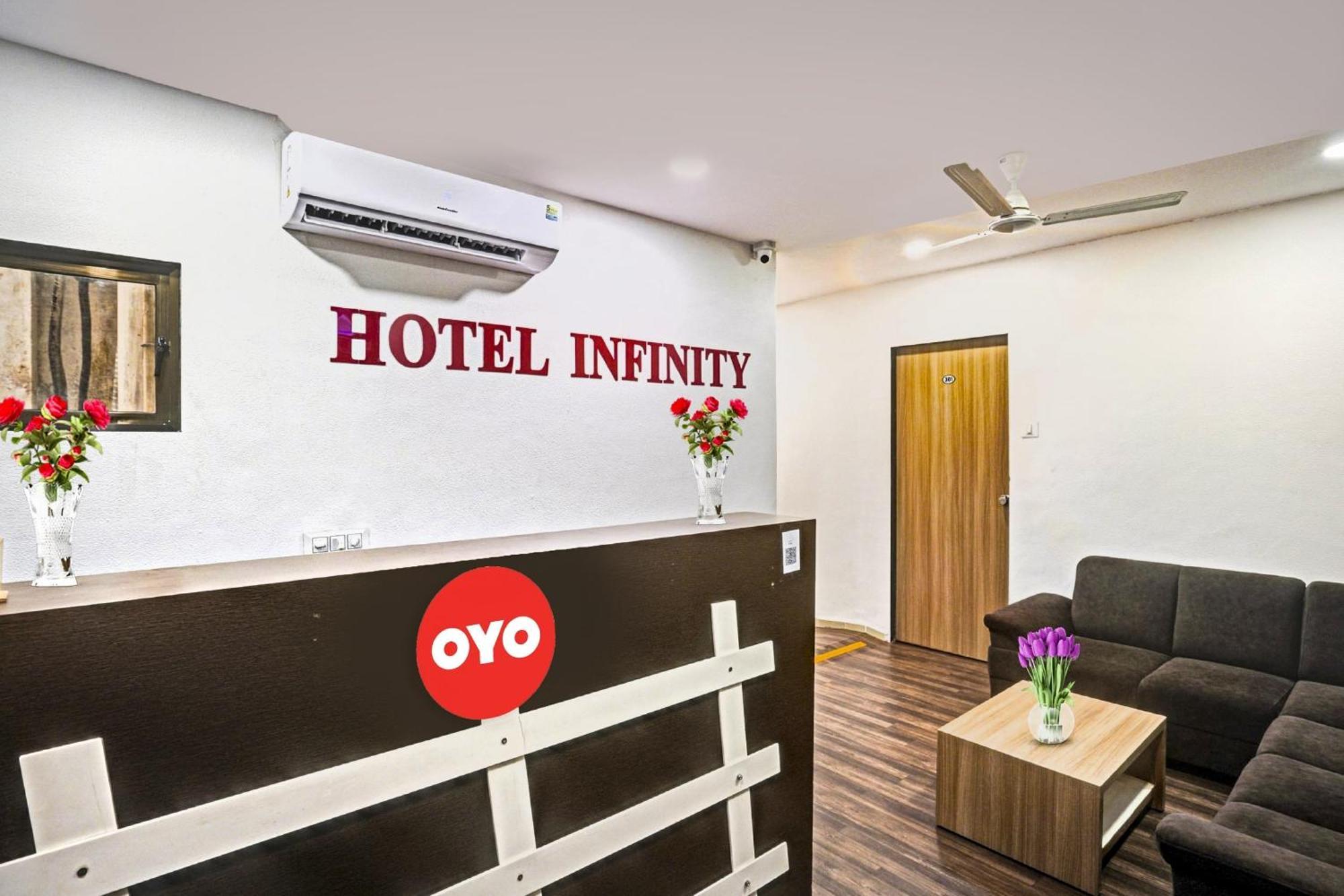 Hotel O Infinity Surat Esterno foto
